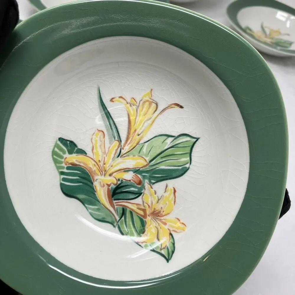 Taylor Smith Taylor Conversation Day Lily Bowls Lot Of 4 Berry Desert & 3 Cereal